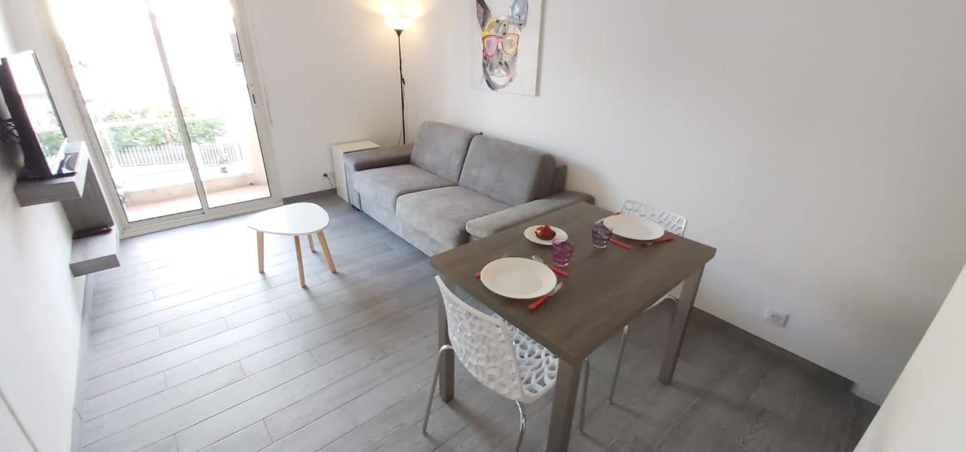 Appartement Cosy Proche Carlone, Balcon *