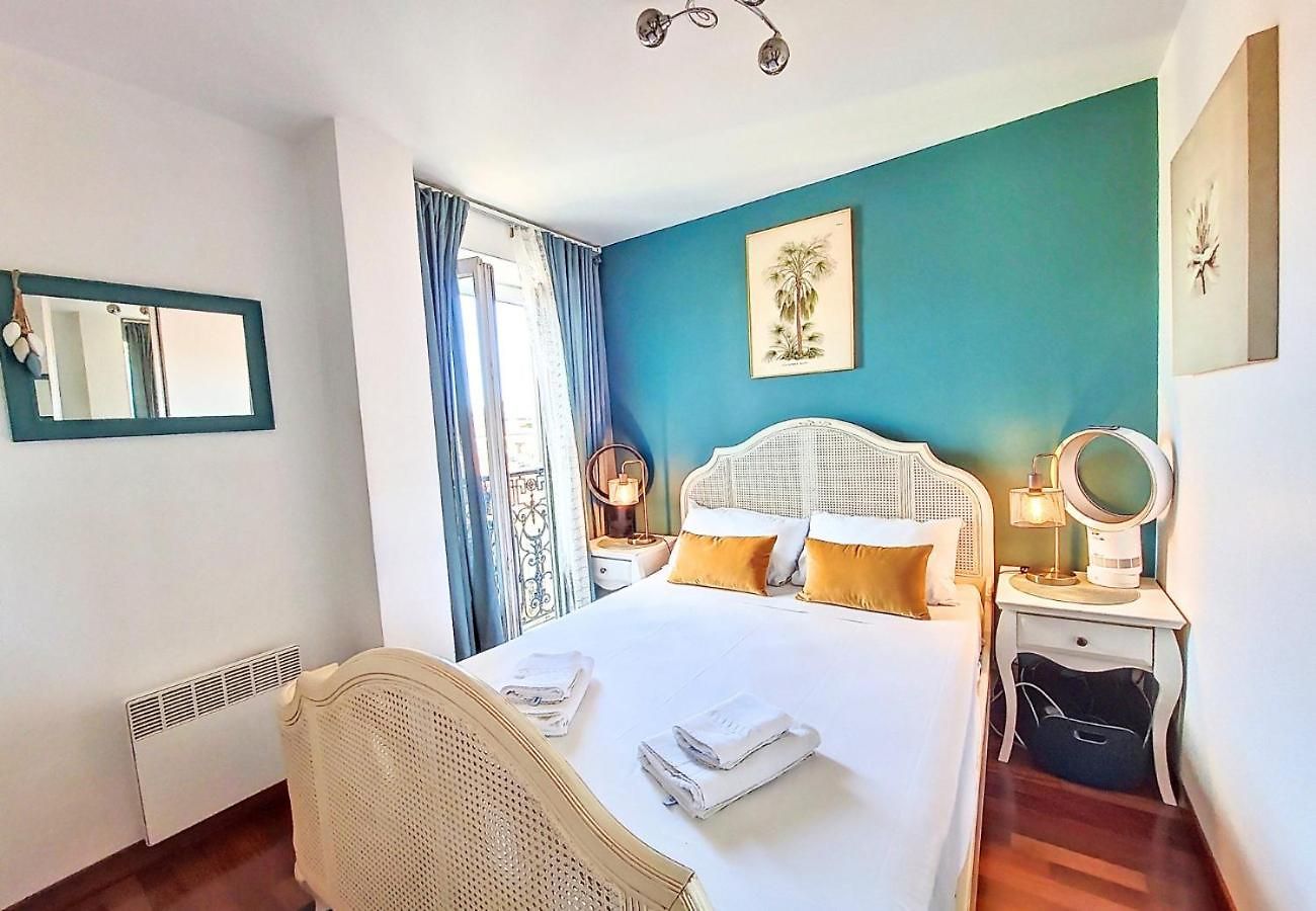 Appartement Nestor&jeeves - Chaise Bleue - - Near *