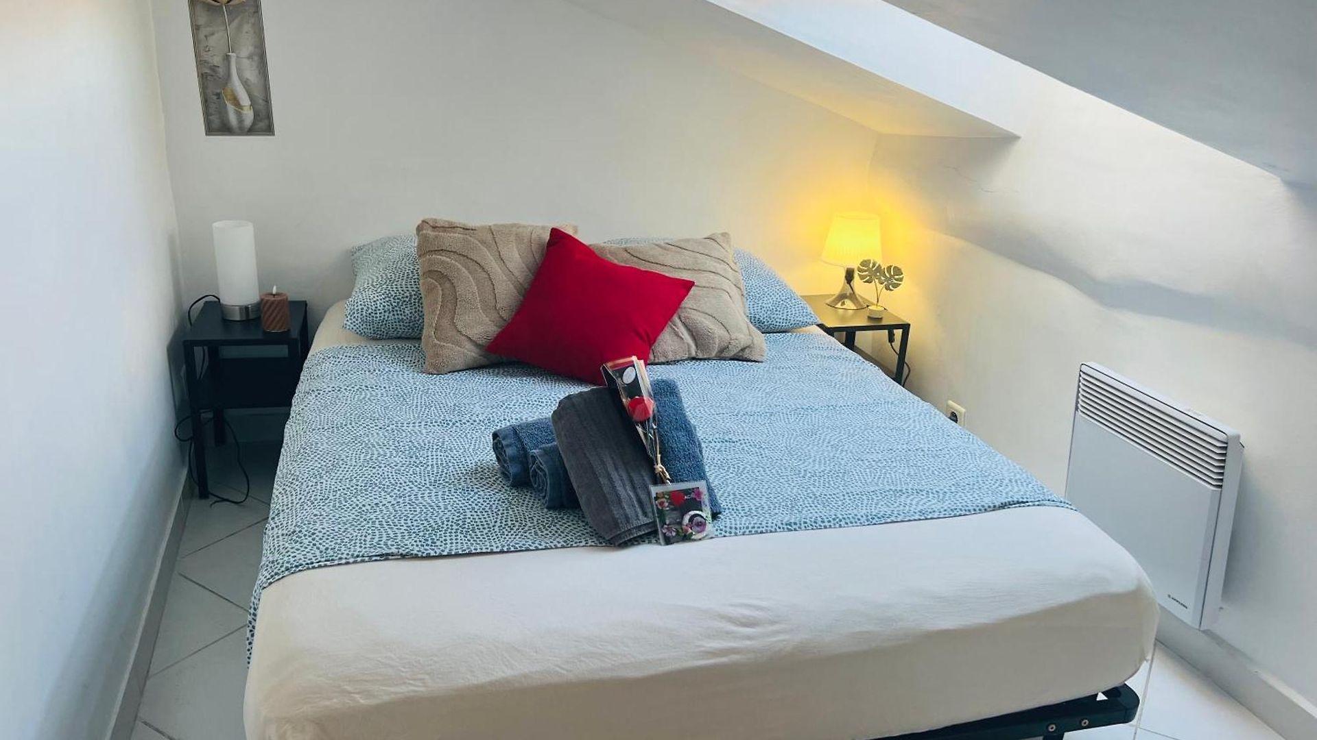 évasion Romantique Sous Les Toits Au Coeur Du Vieux Appartement