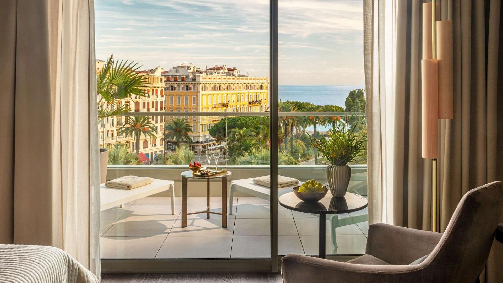 Hotel Anantara Plaza - A Leading Of The World