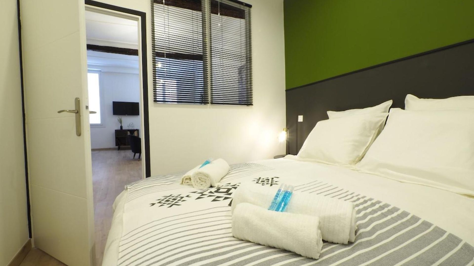 06r - Modern - Vieux Appartement