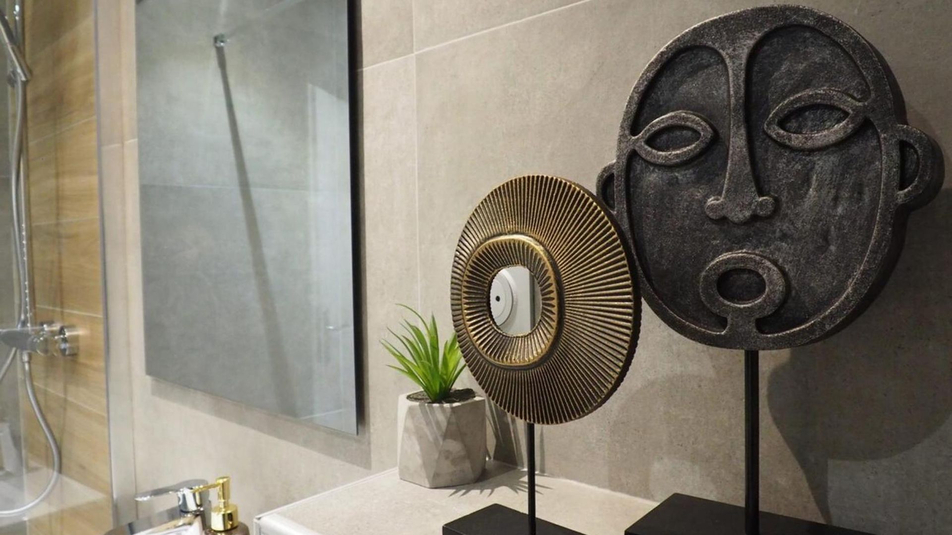 06r - Modern - Vieux Appartement *