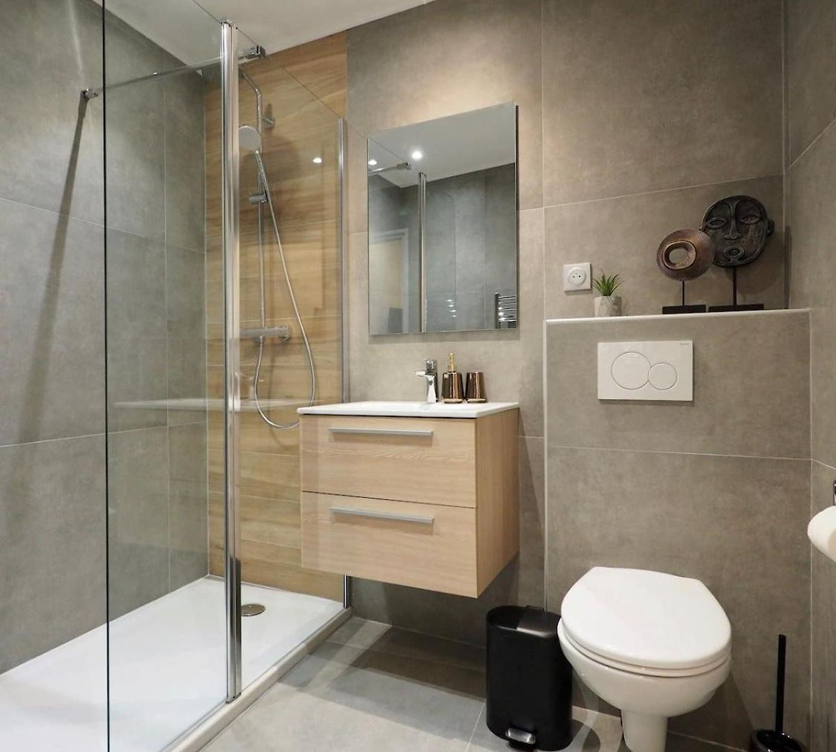 06r - Modern - Vieux Appartement *