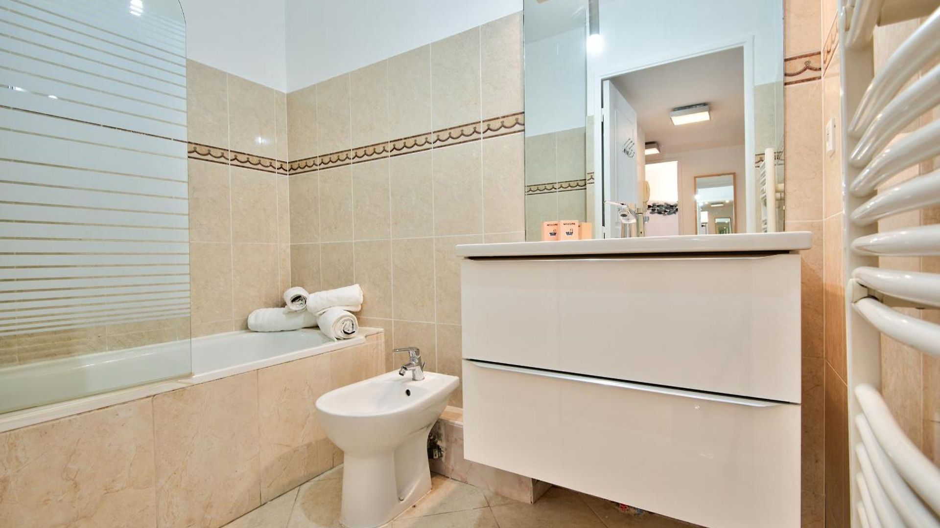 2p Balcon Vue Yourhosthelper 2 Mins De La *