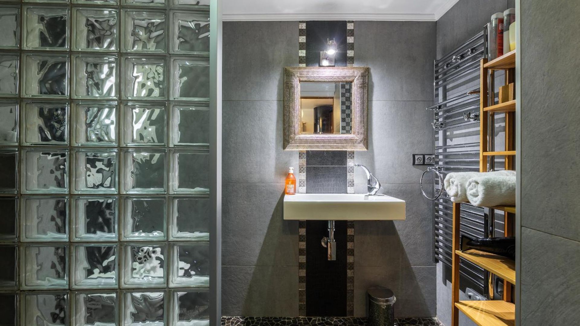 Apartment Coquet Place Du Pin
