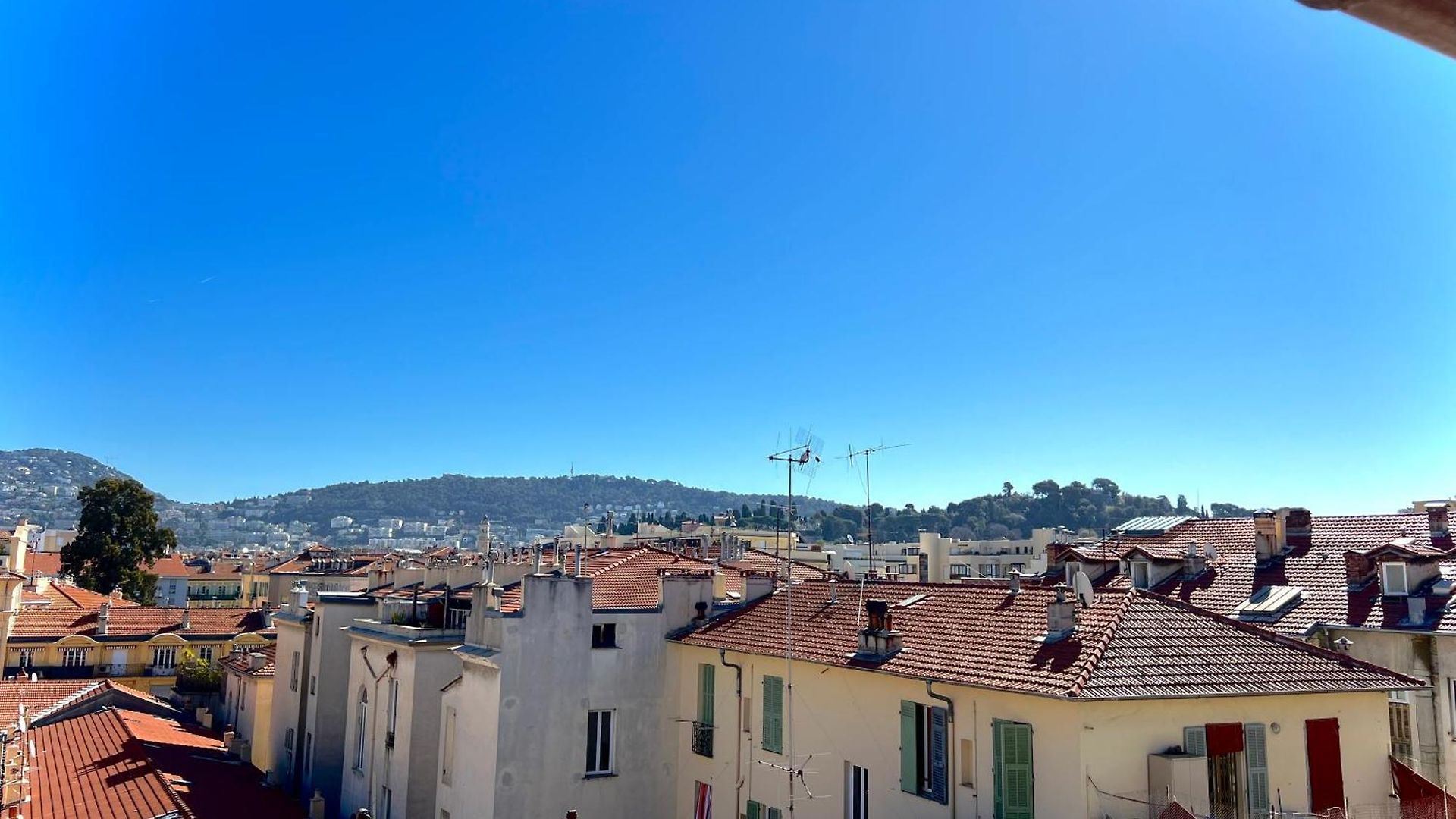 Charming Peaceful Haven In The Golden Square, Air-conditioned