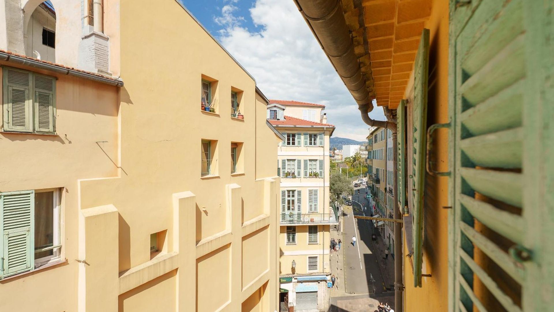 Renting - - Authentic Loft Old Rooftop View & Charm Apartment *