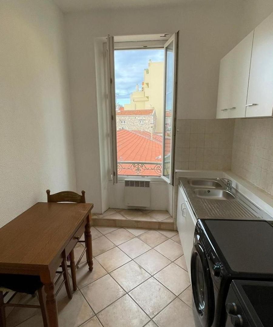 Appartement Grand Dans Le Centre De *