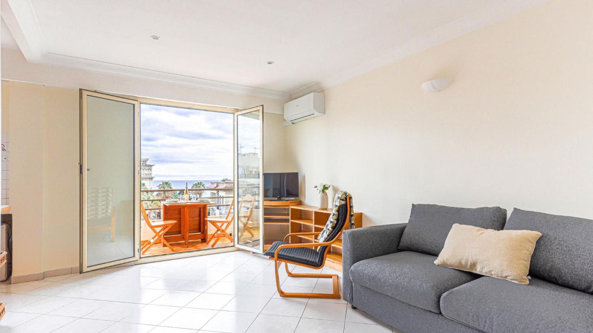 Appartement Le Mirazur By Interhome