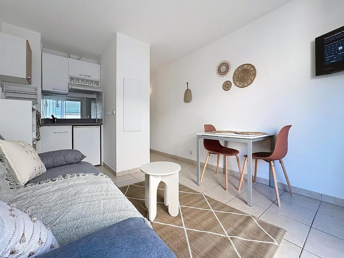 Appartement Calme Avec Balcon Proche Du Port De Nice