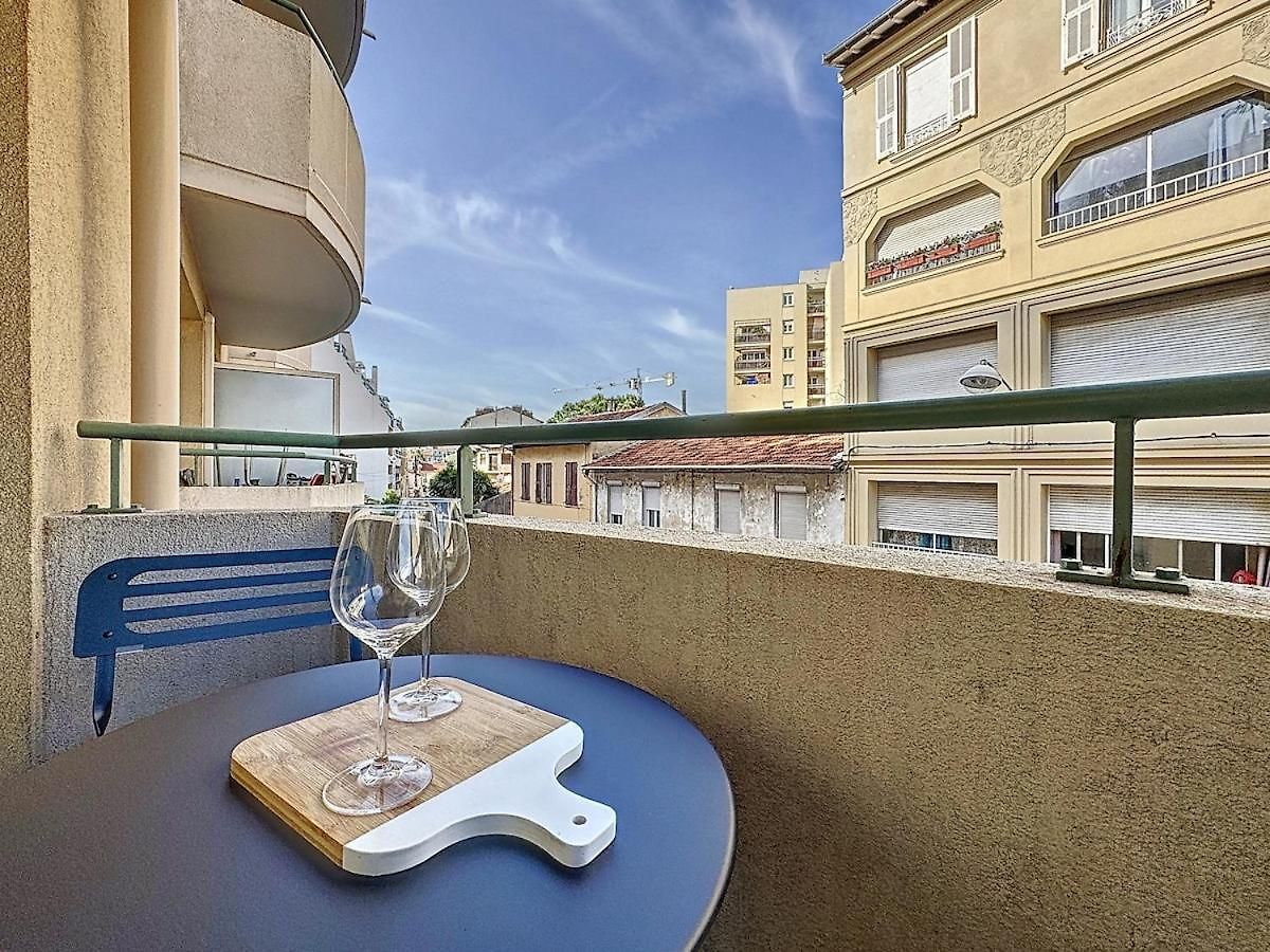 Calme Avec Balcon Proche Du Port De Appartement