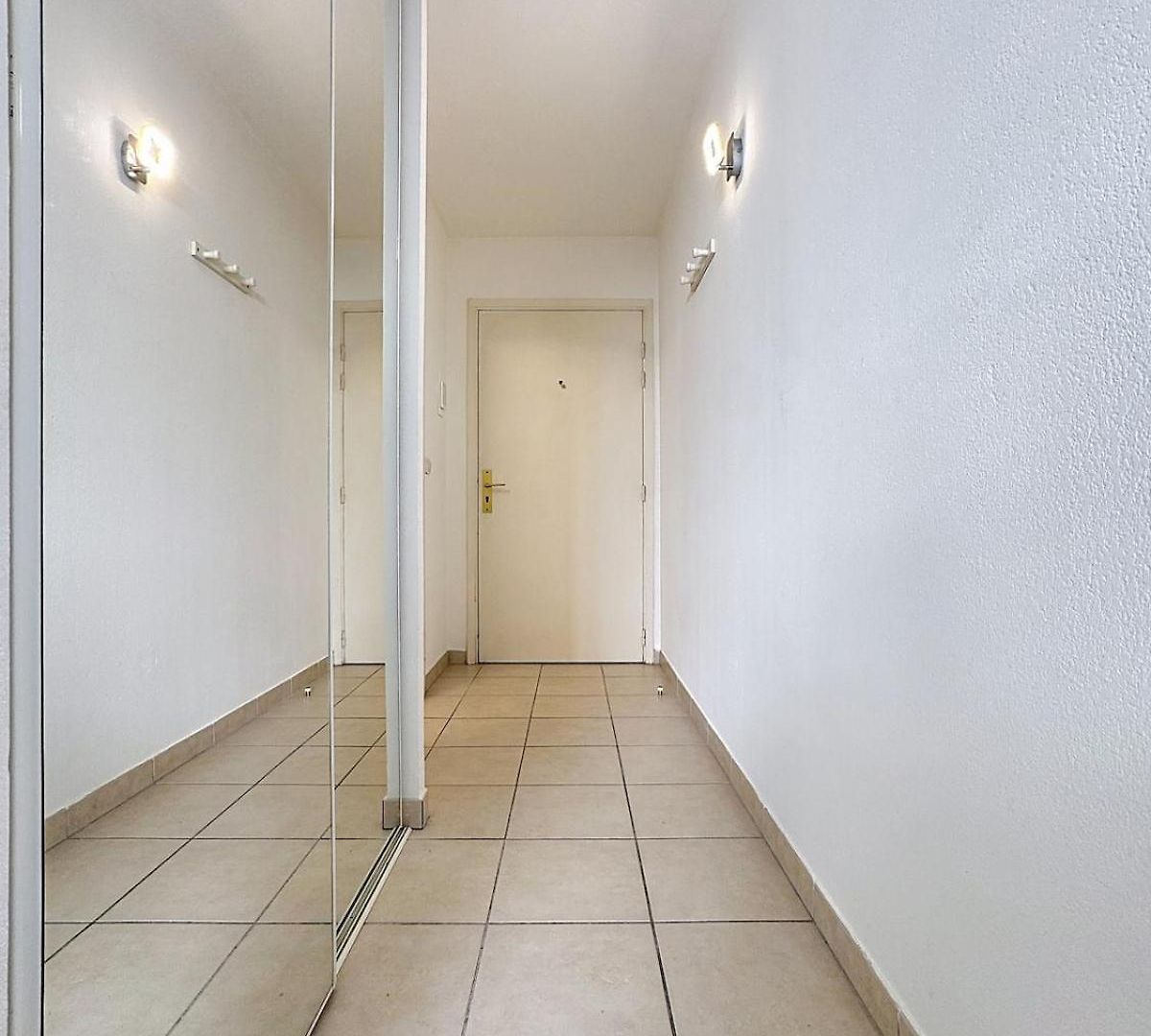 Appartement Calme Avec Balcon Proche Du Port De Nice