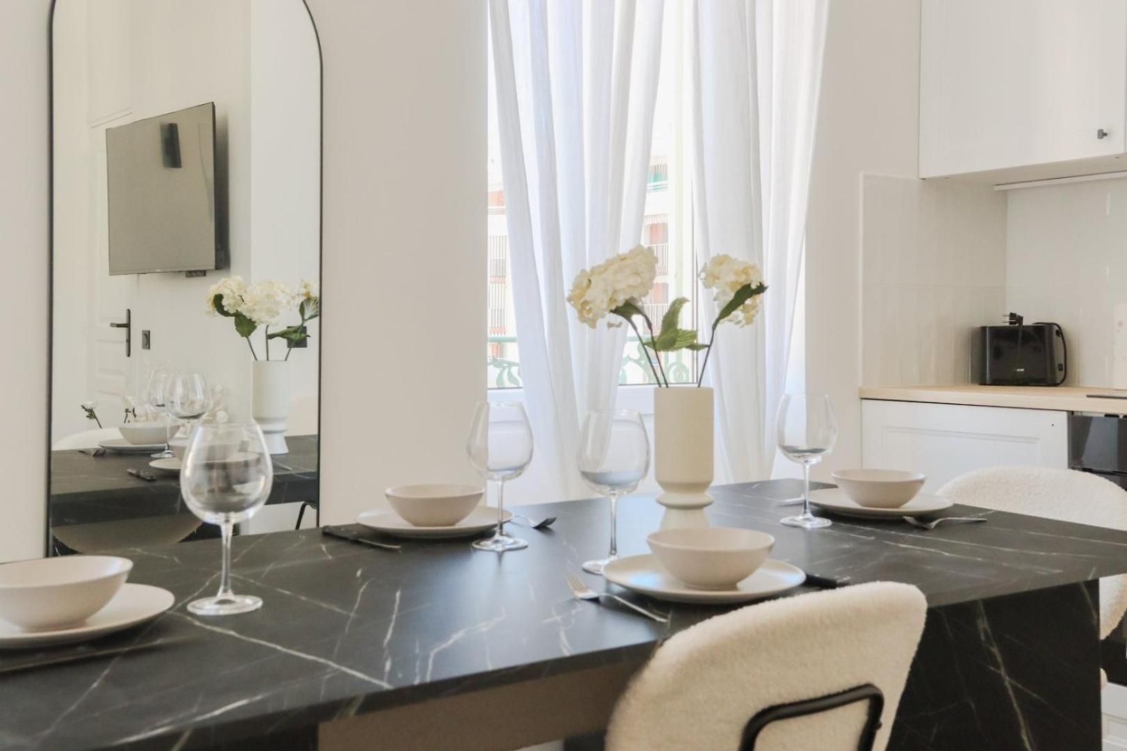Appartement Fancy 3br Duplex Near Port & Old Town | By Airnest *
