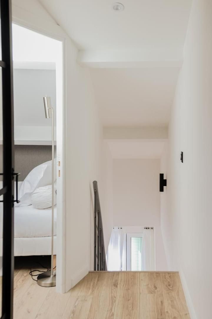 Modern 3br Duplex Near Port & Old Town | By Airnest *