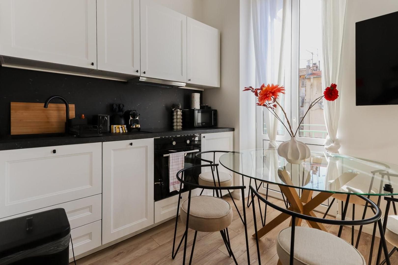 Modern 3br Duplex Near Port & Old Town | By Airnest Appartement *