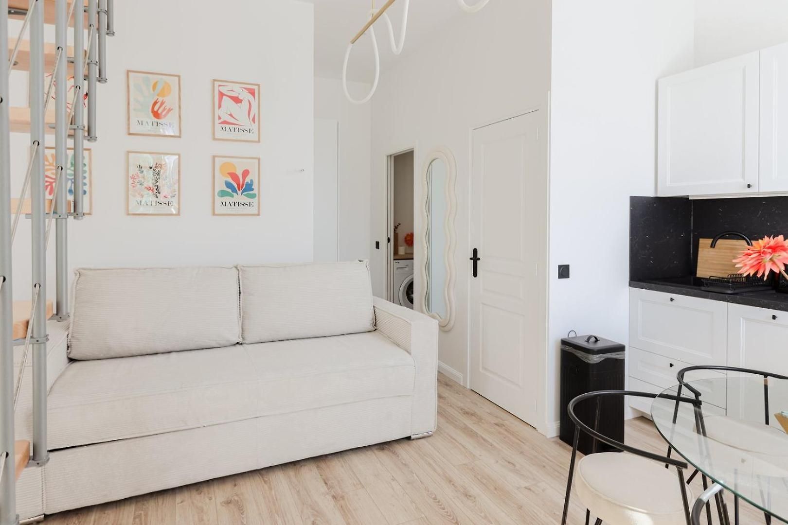 Modern 3br Duplex Near Port & Old Town | By Airnest Appartement