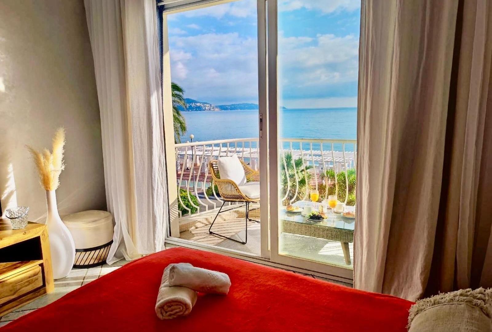 Apartment Sea Front Yourhosthelper