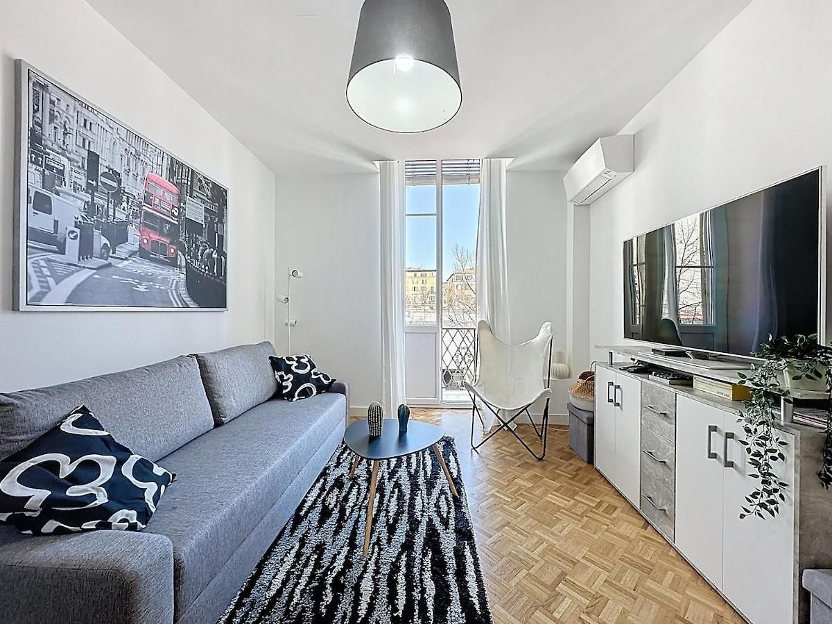 3 Air-conditioned With Unobstructed View *