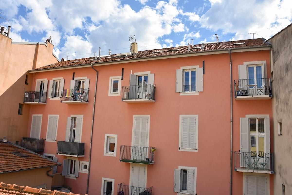 Appartement Moderne équipé à *