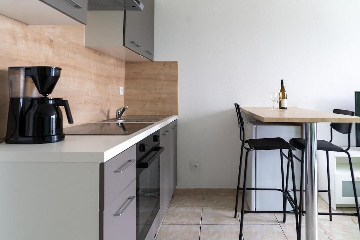 équipé Dans Résidence Avec Piscine à 10mn Du Centre Appartement Nice