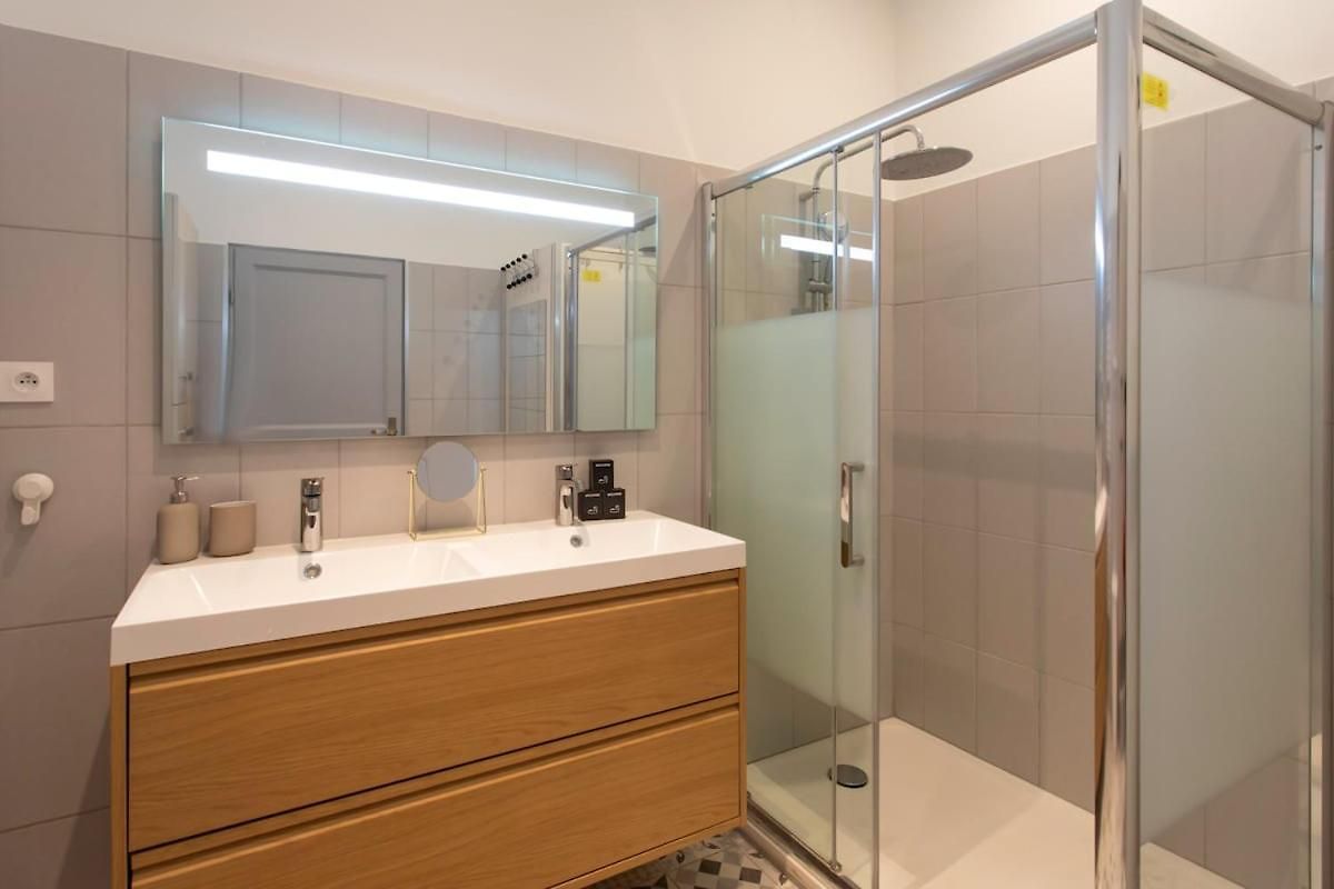 Appartement #34 Staywizus - Lamartine 3 Bdr Ac Balcony 10mins Walk To Old Town