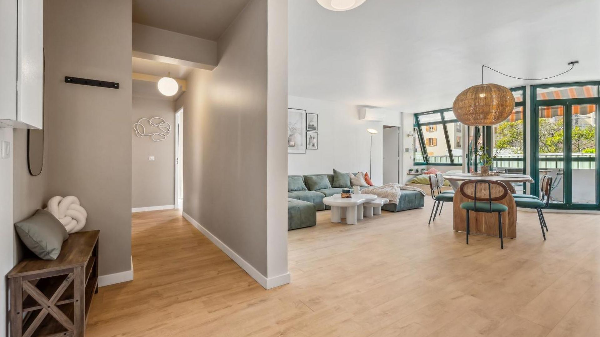 Renting - Fleurs - Luxury Terrace Quiet Private Parking Apartment