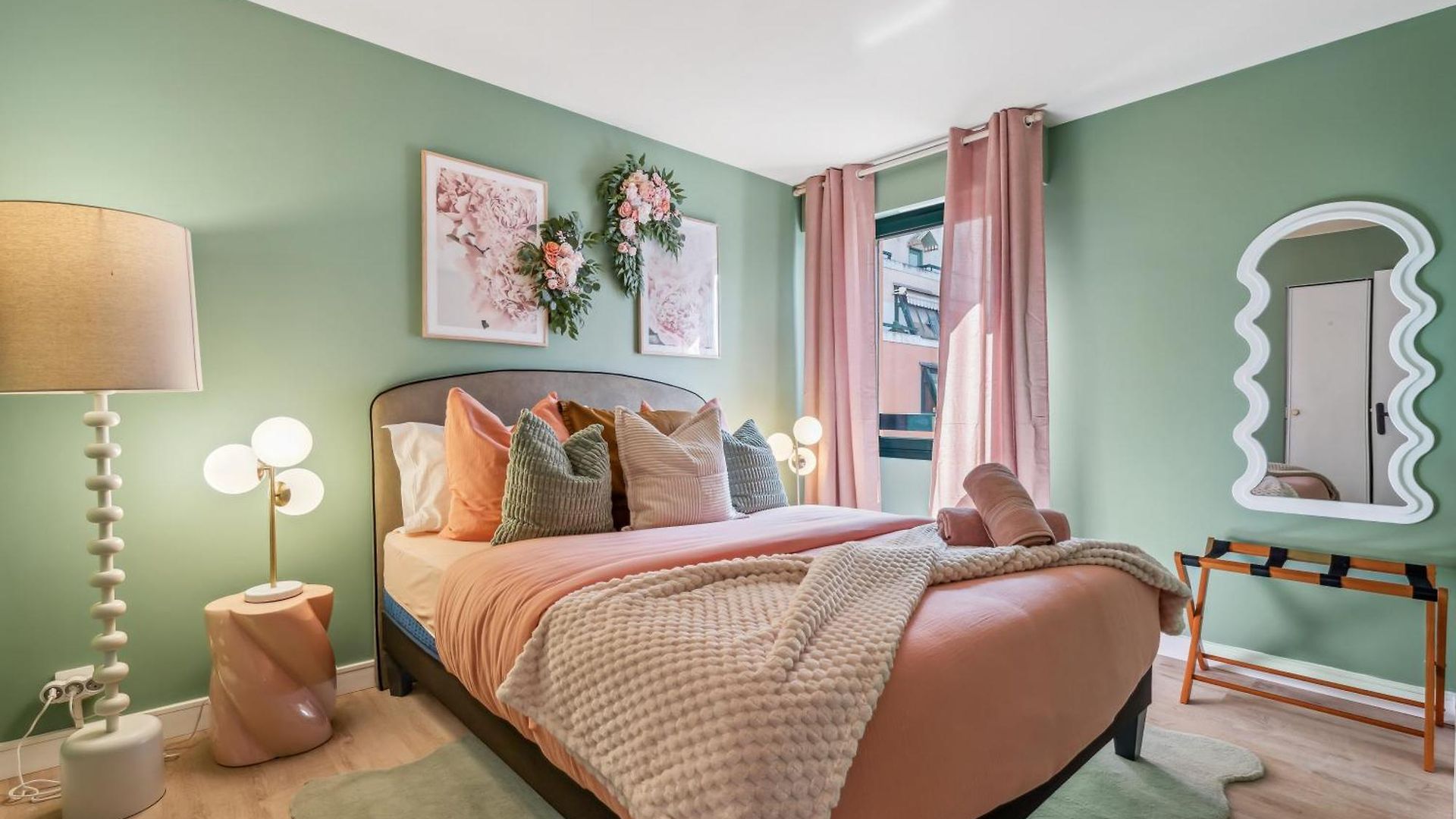 Apartment Renting - Fleurs - Luxury Terrace Quiet Private Parking