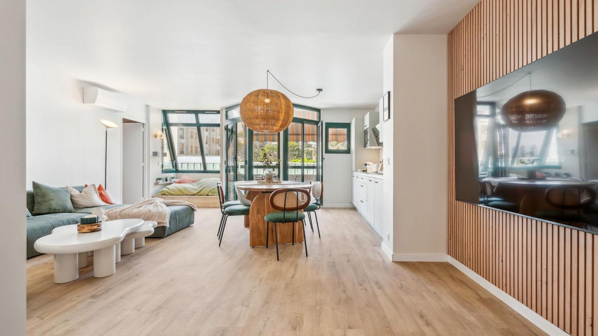 Renting - Fleurs - Luxury Terrace Quiet Private Parking Apartment *