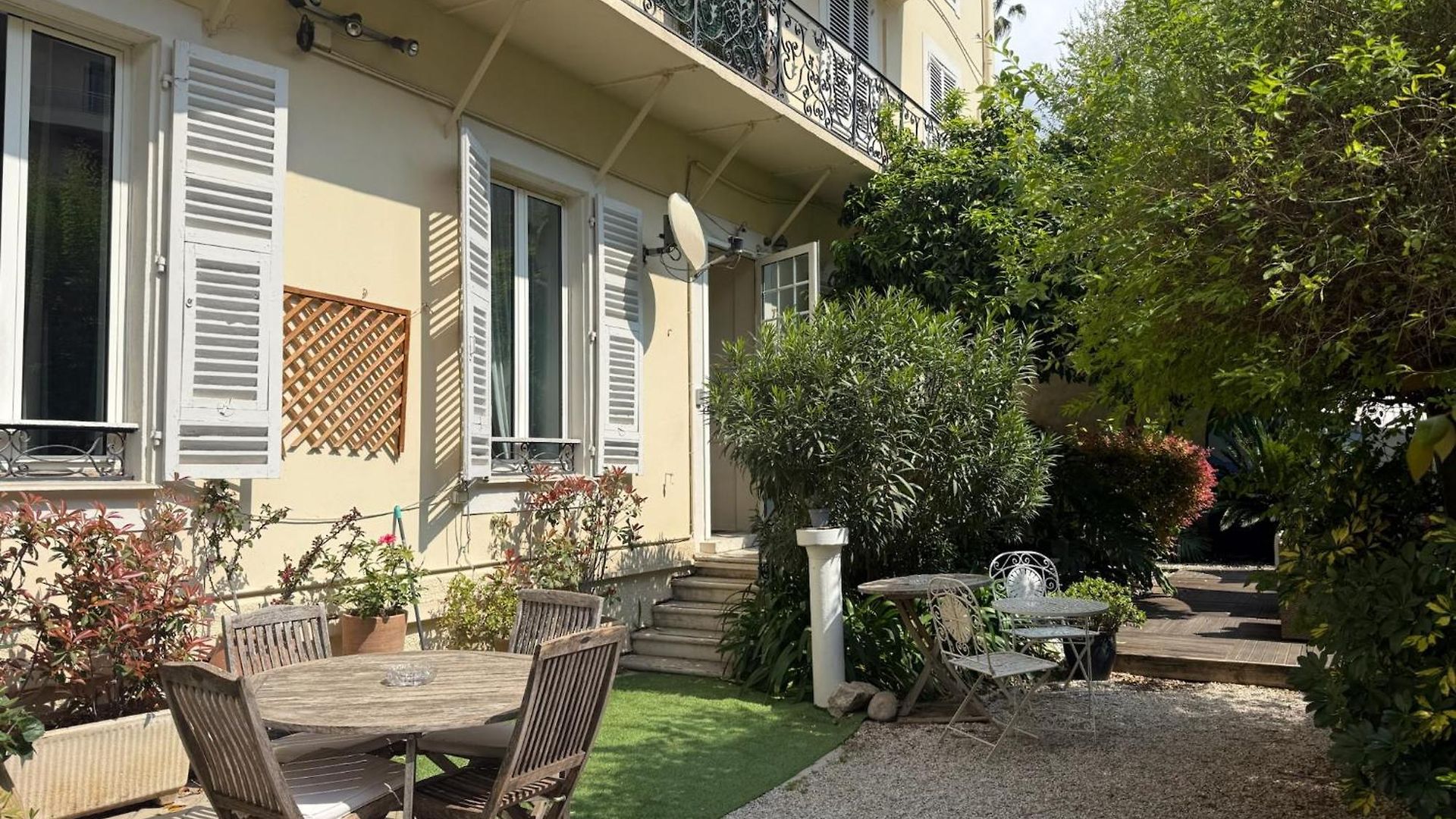 Garden Hotel