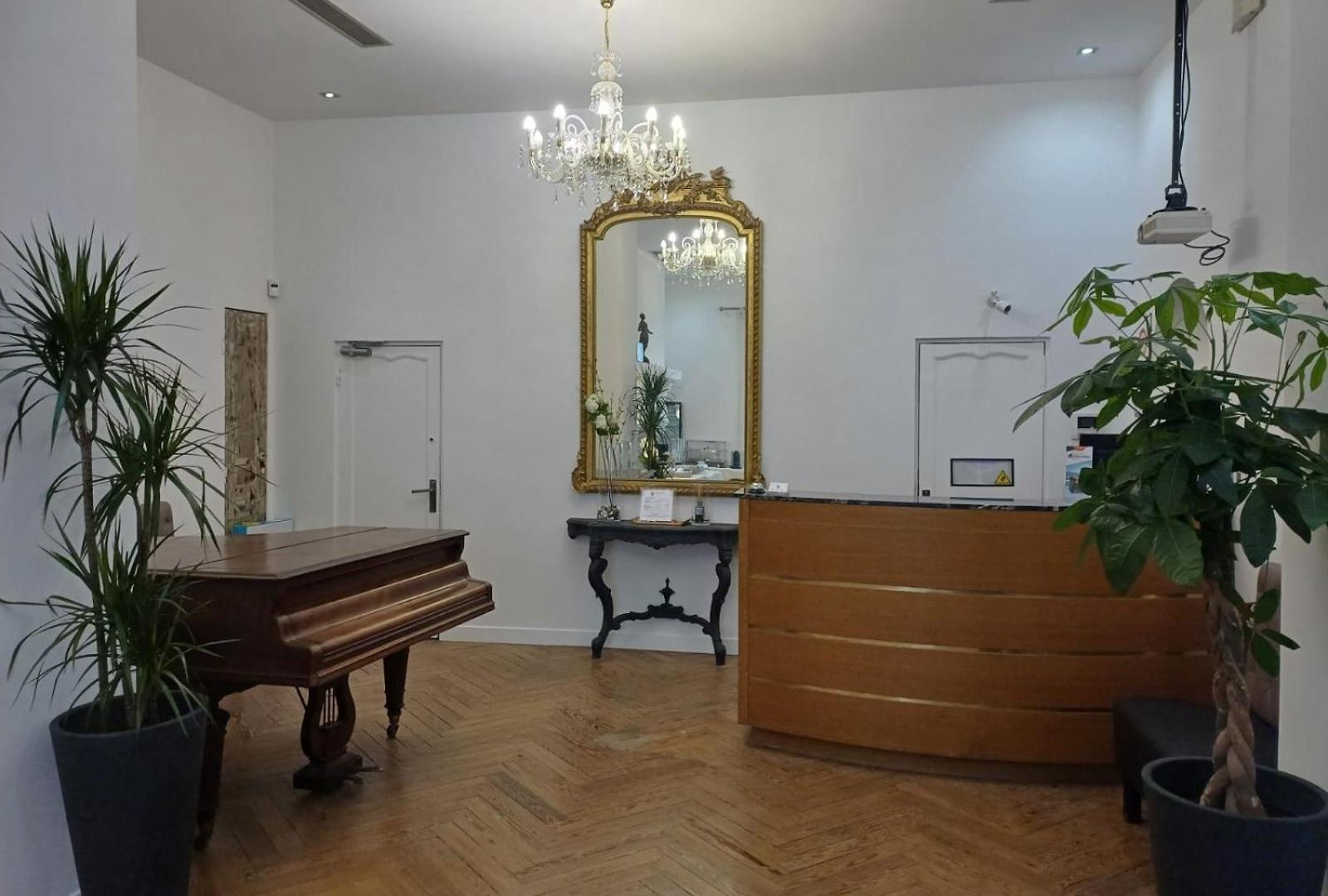 Little Palace 3*