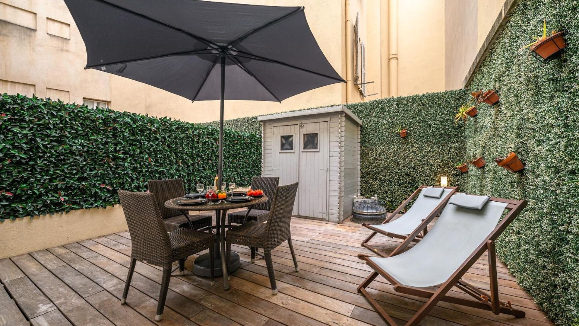 Charme Niçois Avec Terrasse En Nice