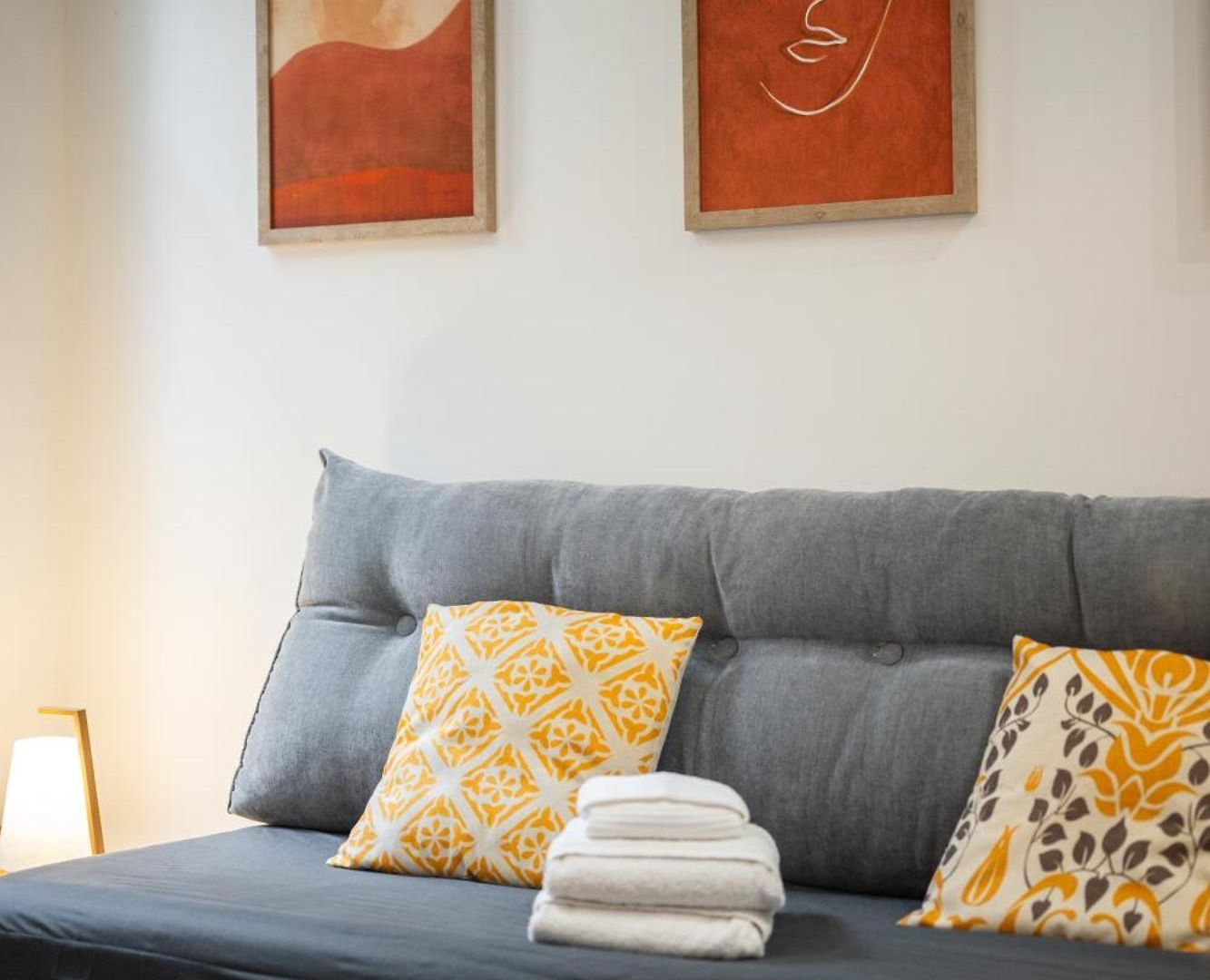 Charme Niçois Avec Terrasse En Appartement *