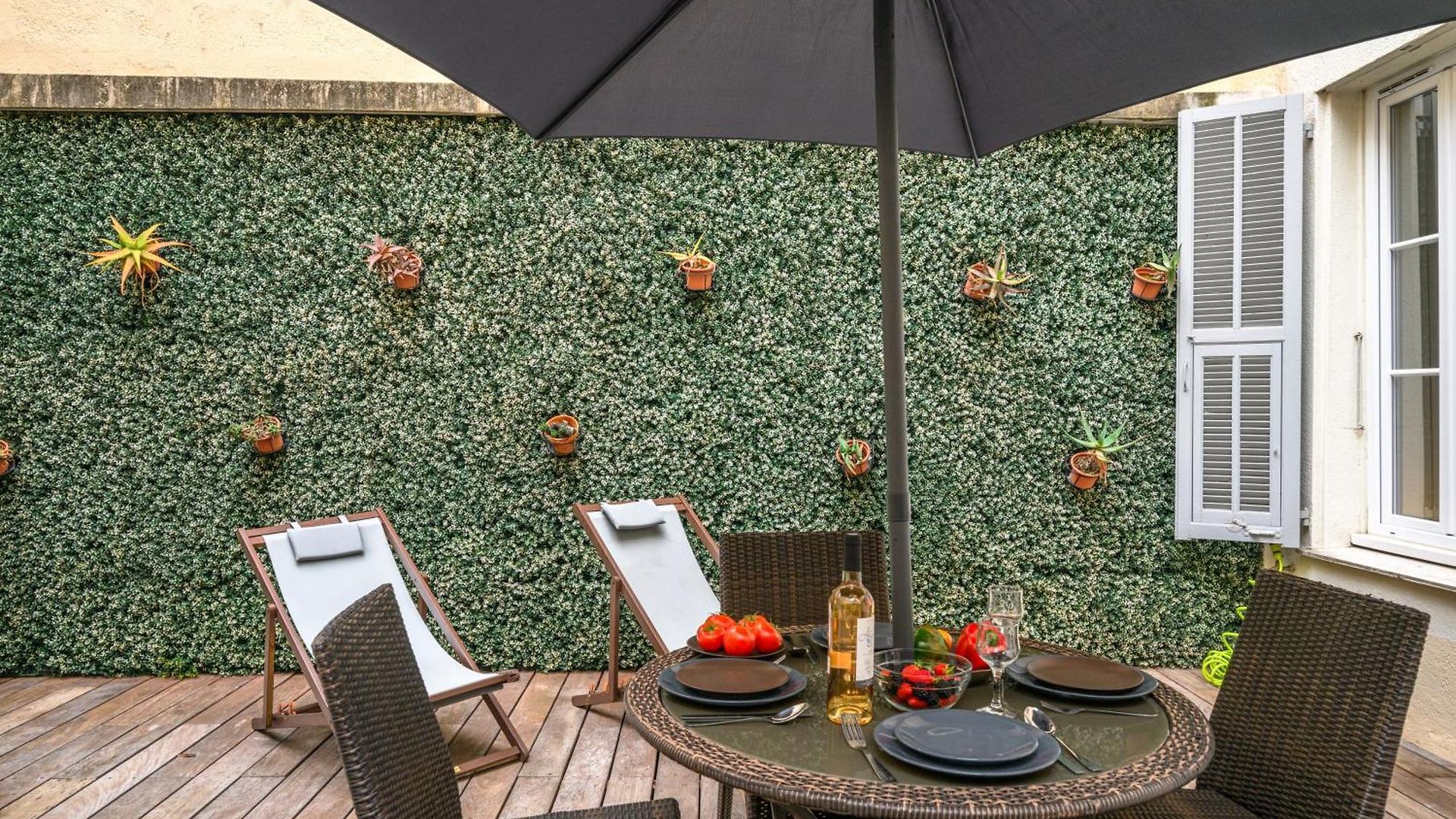 Charme Niçois Avec Terrasse En Appartement
