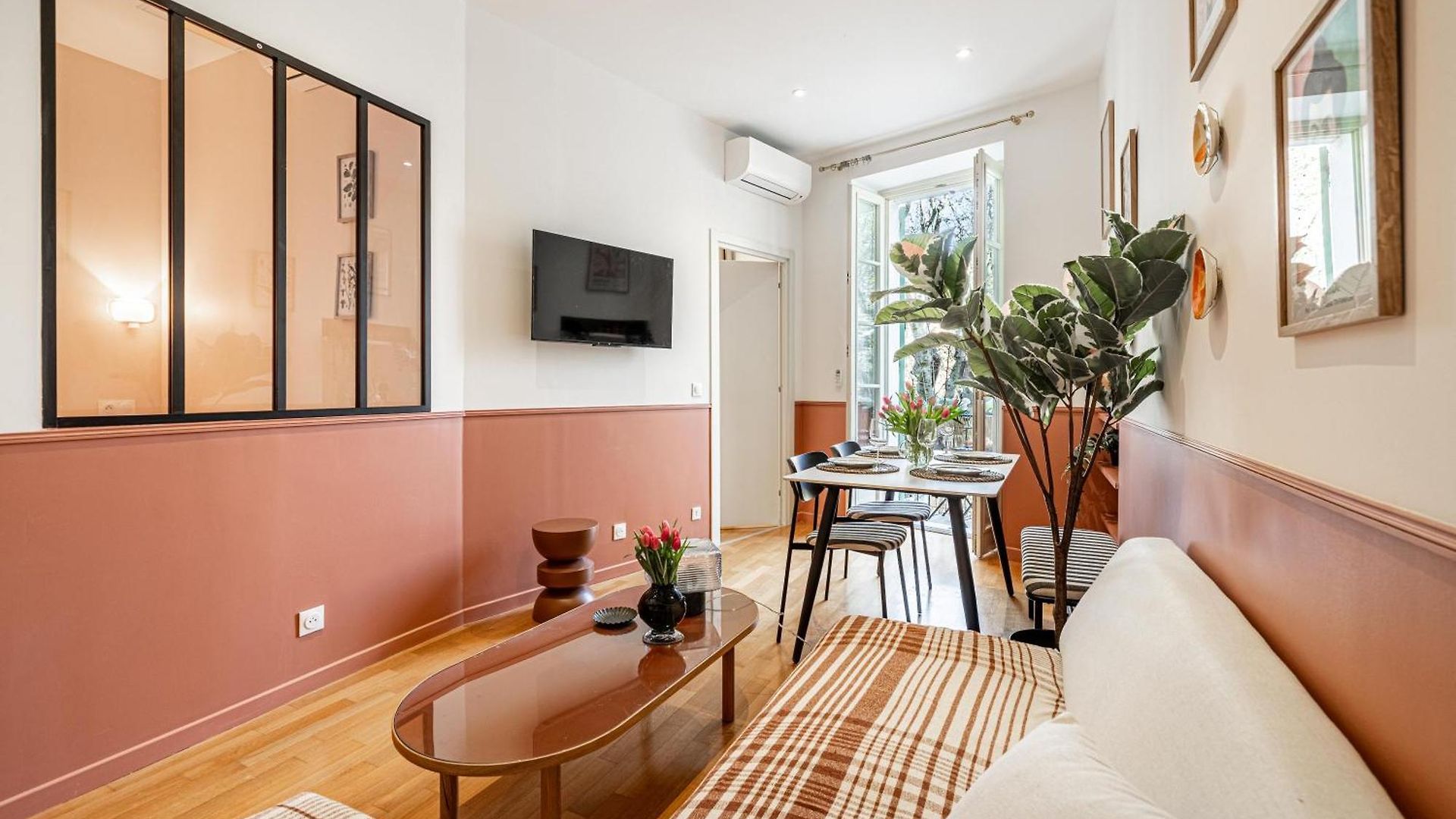 New! Remodeled In The Heart Of Nice, 3 Min, 2br, Ac, Elevator, Amazing Little Terrace, Location! Apartment Nice