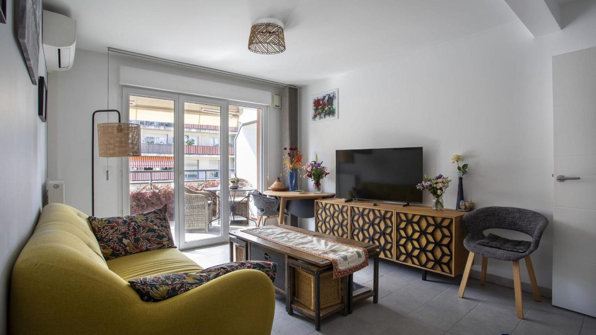 Air-conditioned Near Libération District Appartement