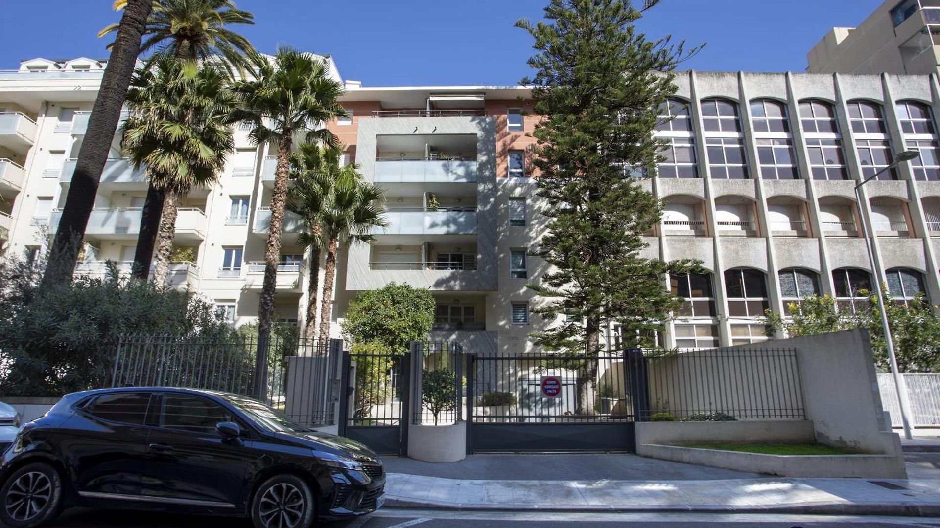 Appartement Air-conditioned Near Libération District *