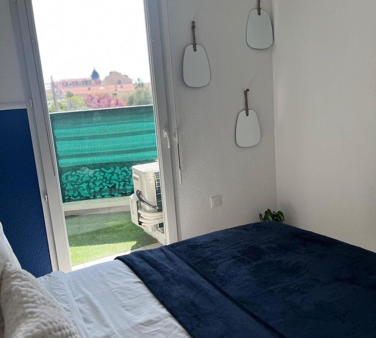 French Riviera, Parking Gratuit, Tram L1 Au Pied De L'immeuble Nice