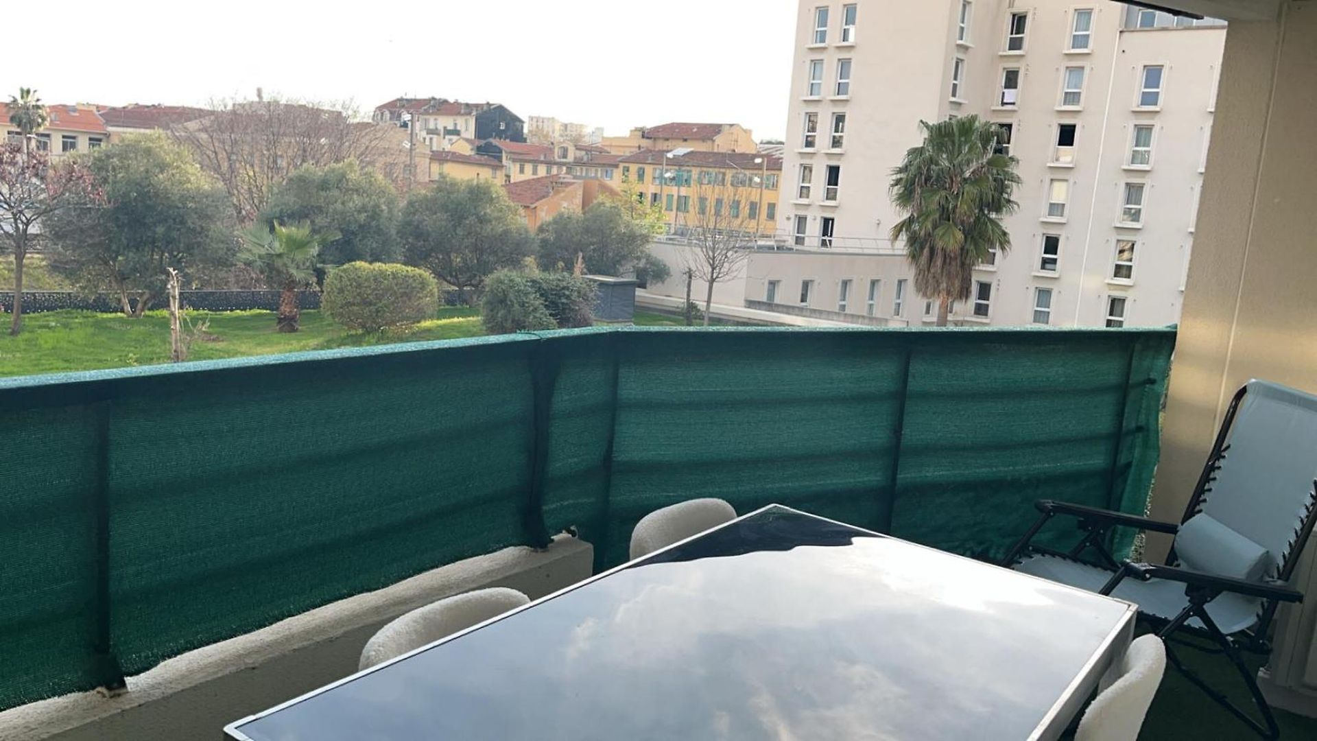 French Riviera, Parking Gratuit, Tram L1 Au Pied De L'immeuble