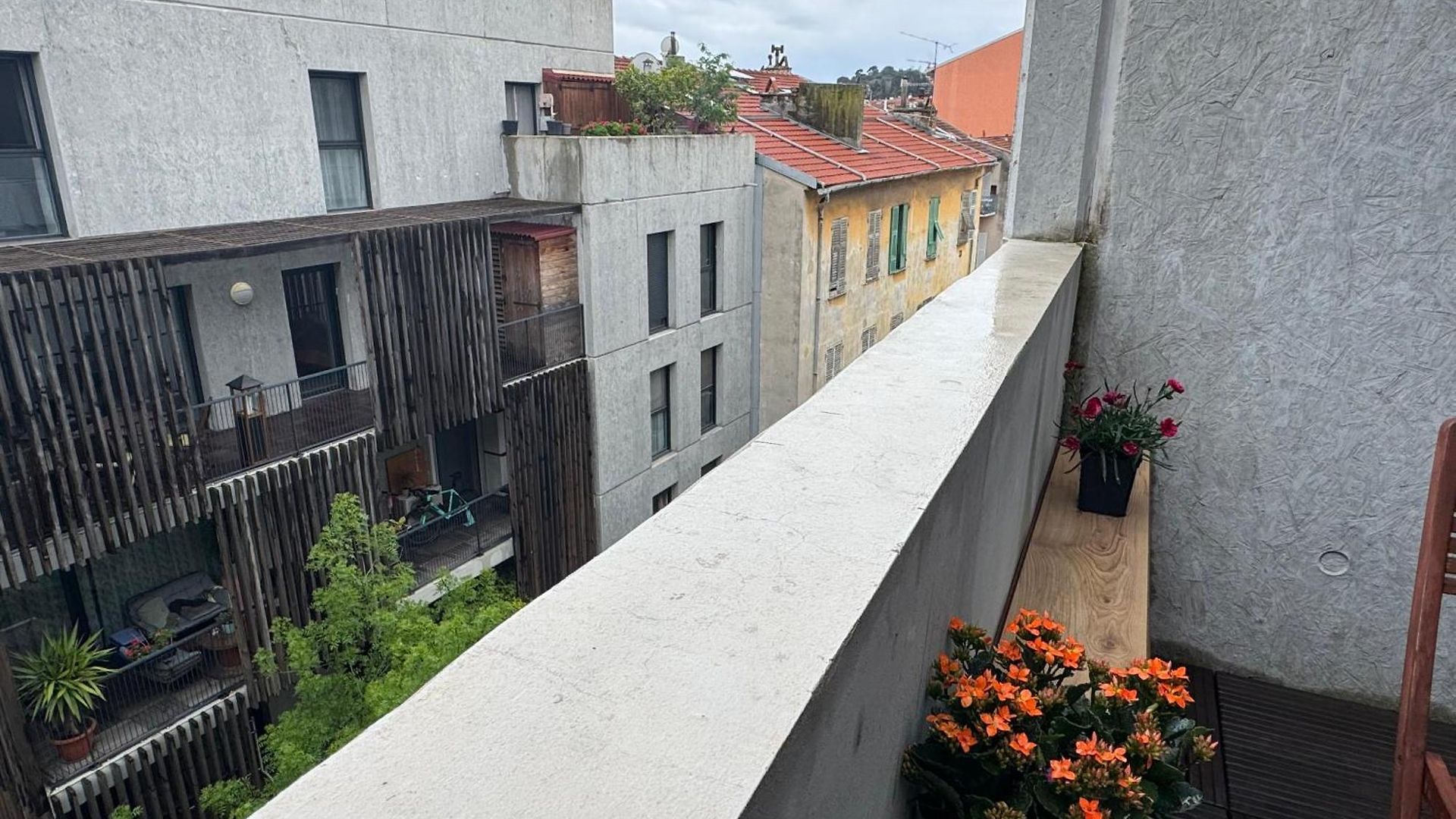 Beau Avec Belle Terrasse Au Centre De
