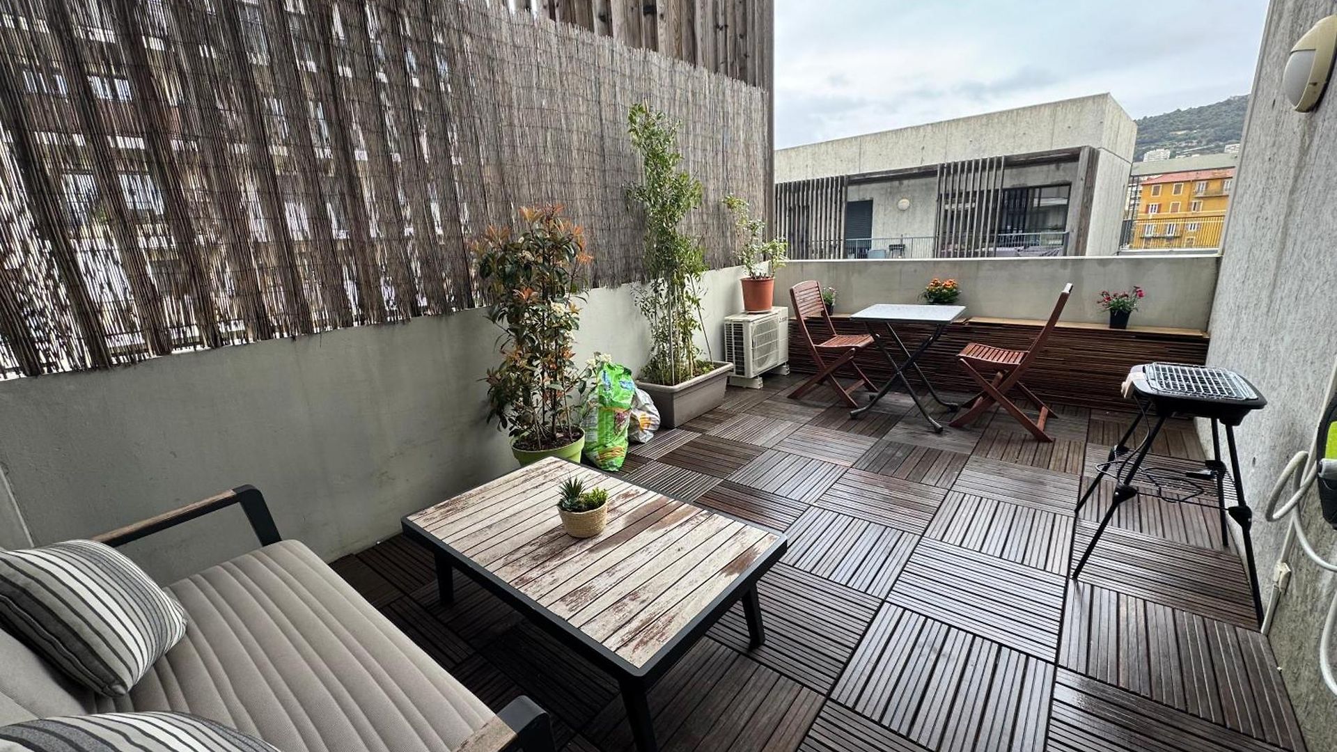 Beau Avec Belle Terrasse Au Centre De Apartment *
