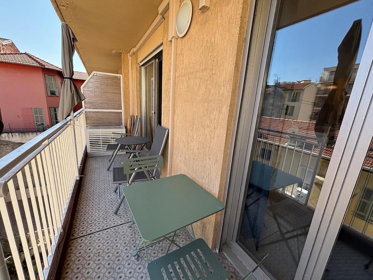 Cozy With Balcony Close To Garibaldi Appartement