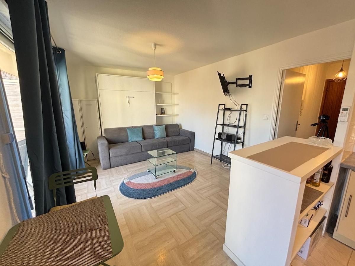 Cozy With Balcony Close To Garibaldi *