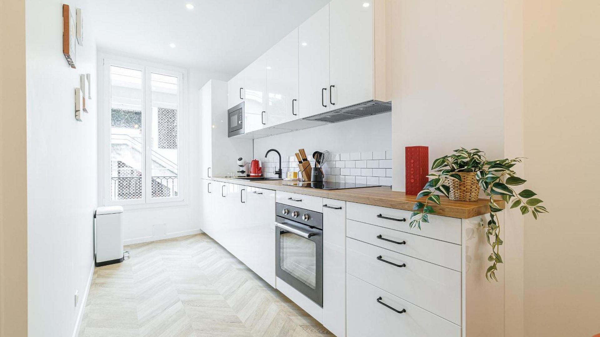 Large & Confort 2 Bdr Renovated Appartement *