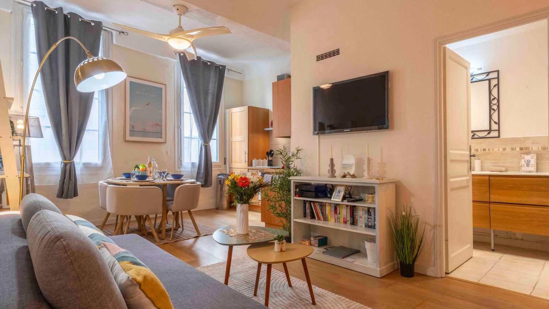 Apartment Charming Flat, Fully Equipped, Air Conditioning, Only 300m - La Loge