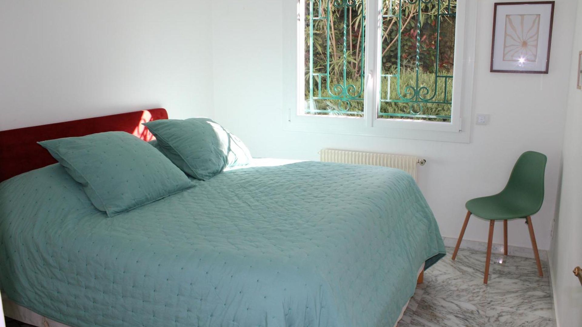 En Rez De Jardin Dans A Apartment