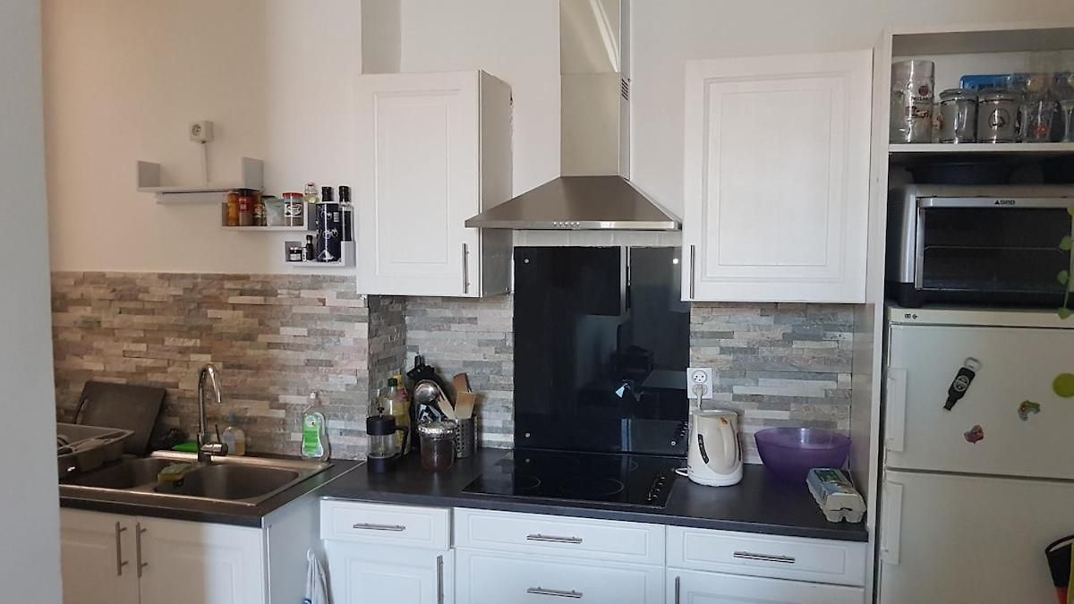 Charming 2-room In Saint Jean D'angely District Nice