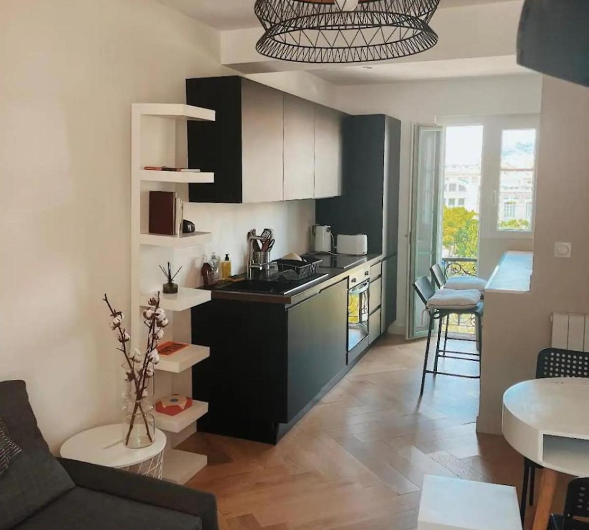 Vieille Design, Proche De *