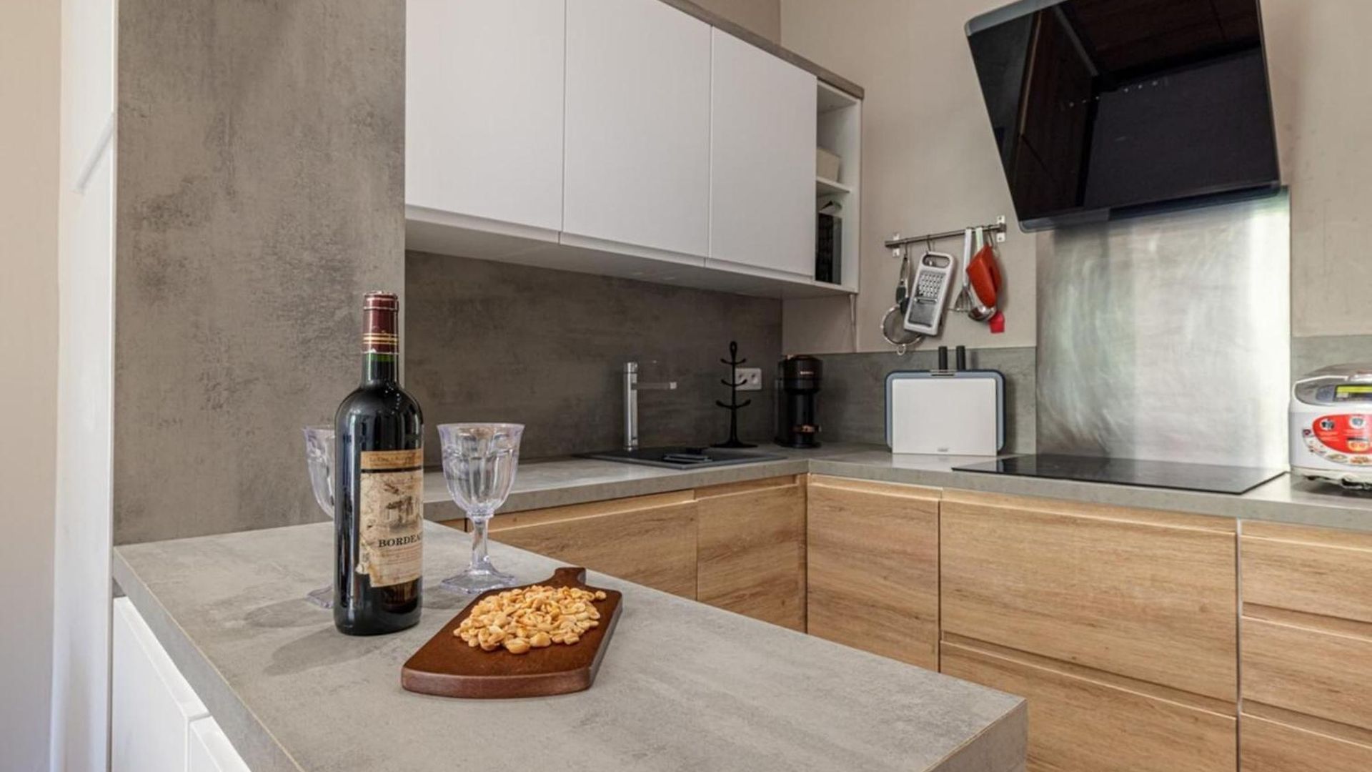 Joffre 49-d - Charming 2 Bedroom - Carré D'or *