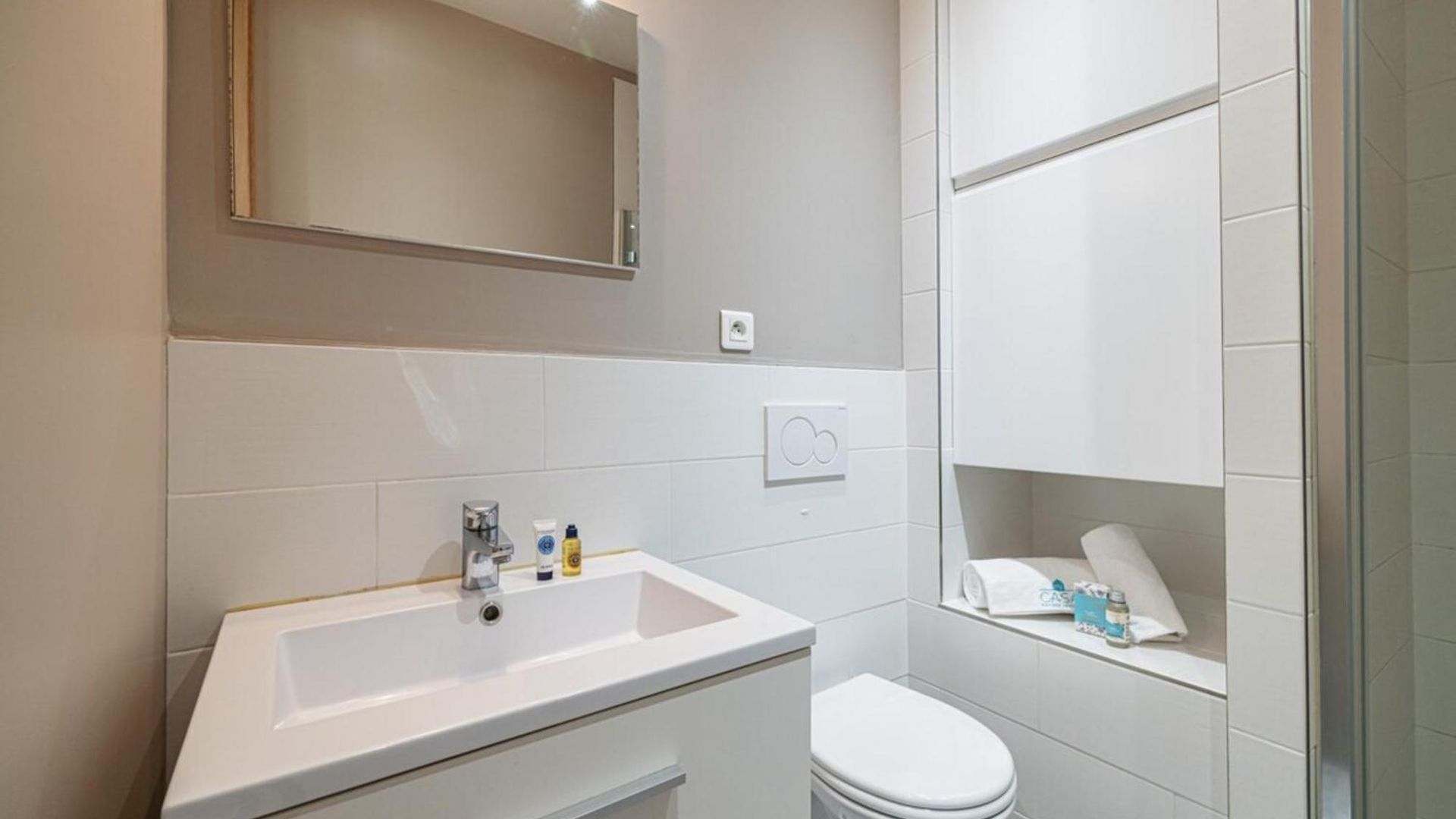 Joffre 49-d - Charming 2 Bedroom - Carré D'or Appartement