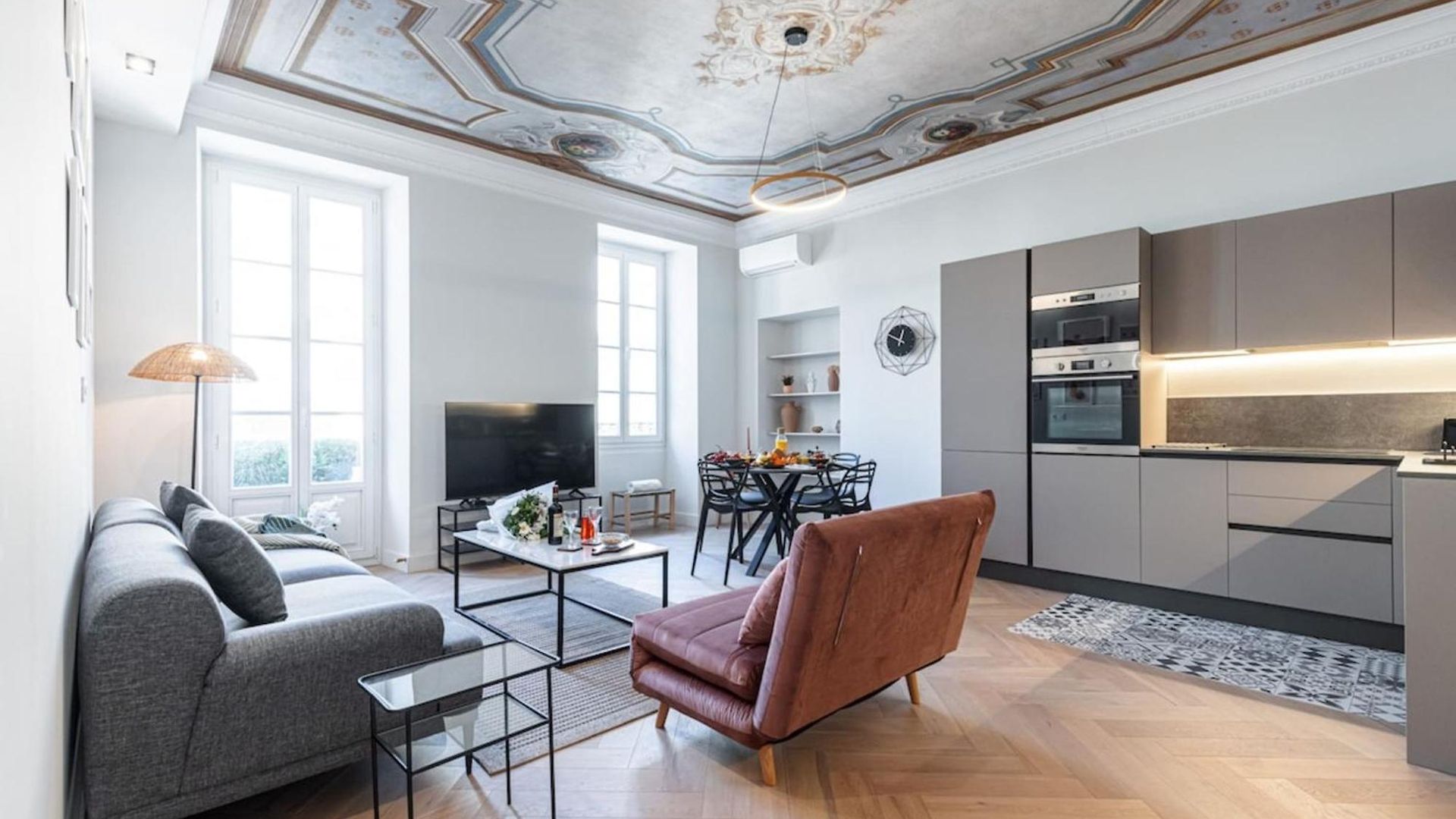 Apartment My Casa - Philibert - Traditional With Historical Fresc *